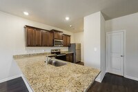 504 Clover Cir photo'