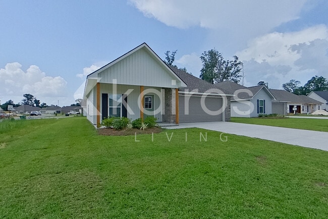 13773 Willowmore Dr in Denham Springs, LA - Building Photo - Building Photo