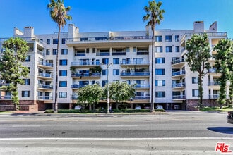 4460 Wilshire Blvd in Los Angeles, CA - Building Photo - Building Photo