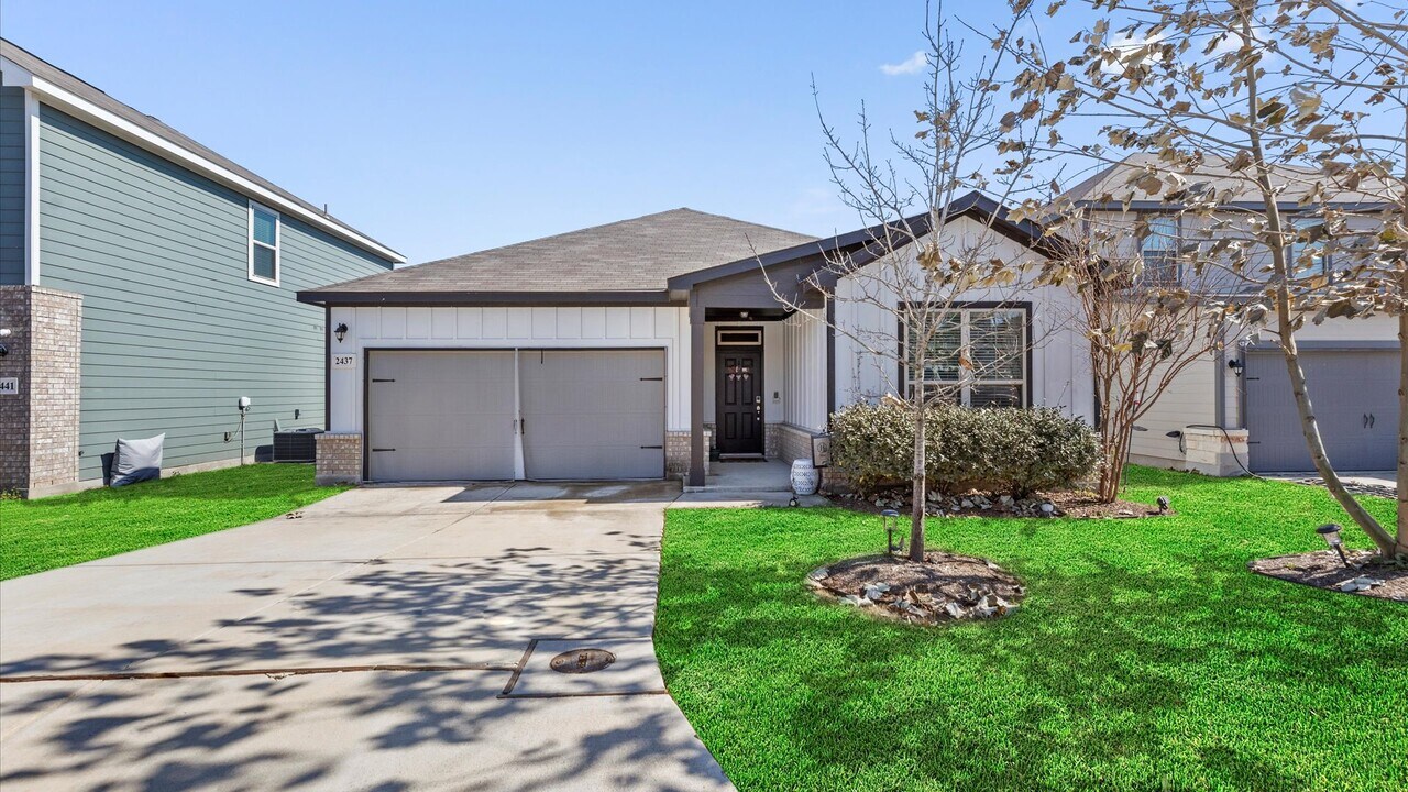 2437 Hiddenbrooke Trace in Seguin, TX - Building Photo
