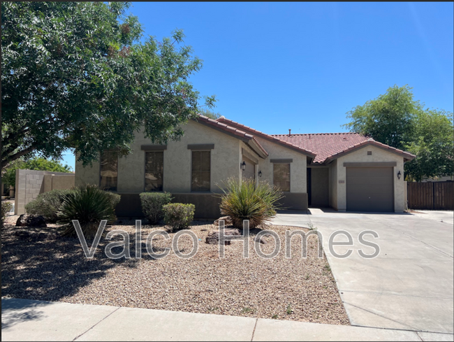 1305 E Nightingale Ln in Gilbert, AZ - Foto de edificio - Building Photo