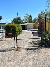 2426 N Orchard Ave in Tucson, AZ - Foto de edificio - Building Photo