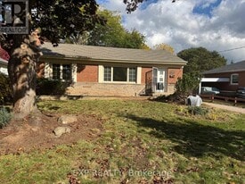 559 Drury Ln in Burlington, ON - Building Photo