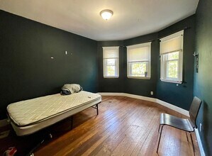 49 Beech Glen St, Unit 3 in Boston, MA - Foto de edificio - Building Photo