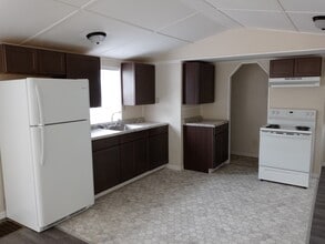 4074 NW 40th St in Lake Panasoffkee, FL - Building Photo - Building Photo