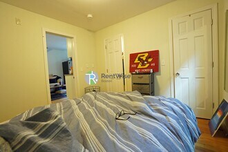 28 L St, Unit 2 in Boston, MA - Foto de edificio - Building Photo