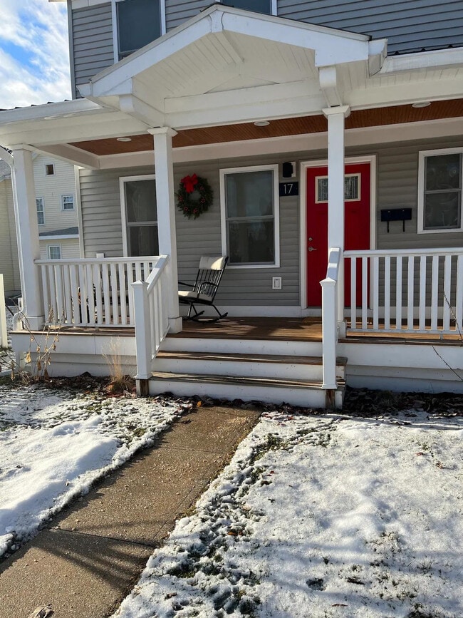 99 W Circular St in Saratoga Springs, NY - Building Photo - Building Photo