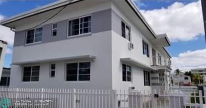 8141 Crespi Blvd in Miami Beach, FL - Building Photo
