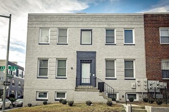 PARKWORTH FLATS in Washington, DC - Building Photo - Interior Photo