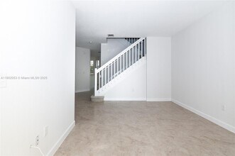 1027 NE 207th St in Miami, FL - Building Photo - Building Photo