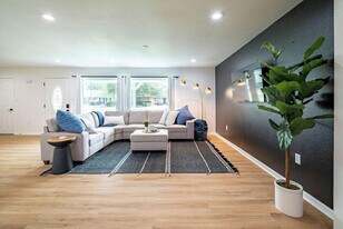 10058 Timberoak Dr in Houston, TX - Building Photo