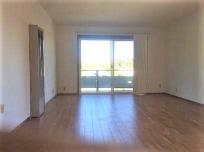 property at 633 W Nickerson St