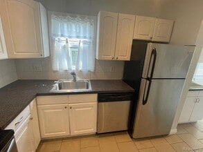 2115 Symes St in Ferndale, MI - Building Photo - Building Photo