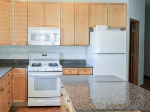 2741 N Southport Ave, Unit 1N in Chicago, IL - Foto de edificio - Building Photo
