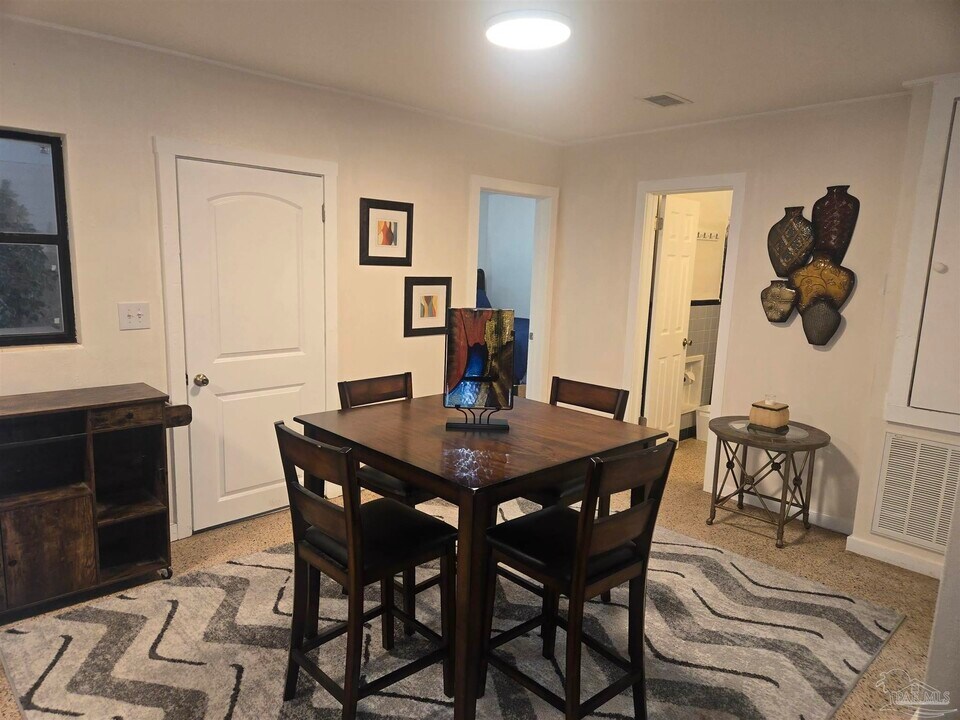 1012 W Hernandez St in Pensacola, FL - Building Photo