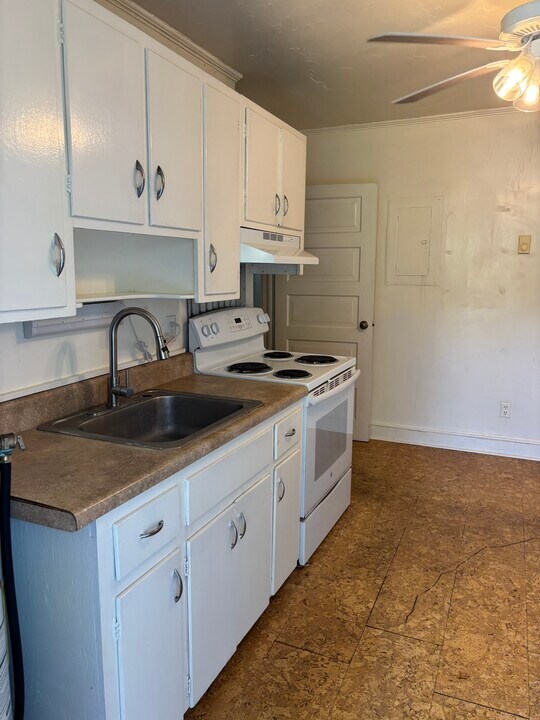 1017 N Broad St, Unit B in Edenton, NC - Building Photo