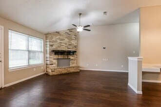 15206 Ringfield Dr in Houston, TX - Foto de edificio - Building Photo