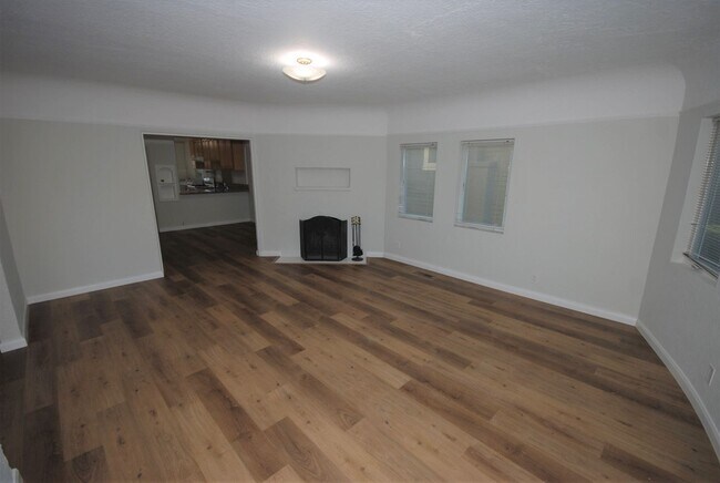 212 Linden Ave-Unit -A in San Bruno, CA - Building Photo - Building Photo