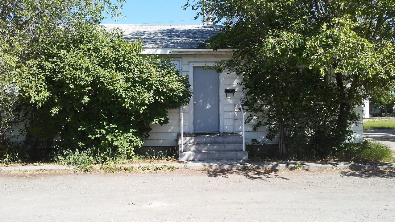 570 N Maple St in Blackfoot, ID - Building Photo