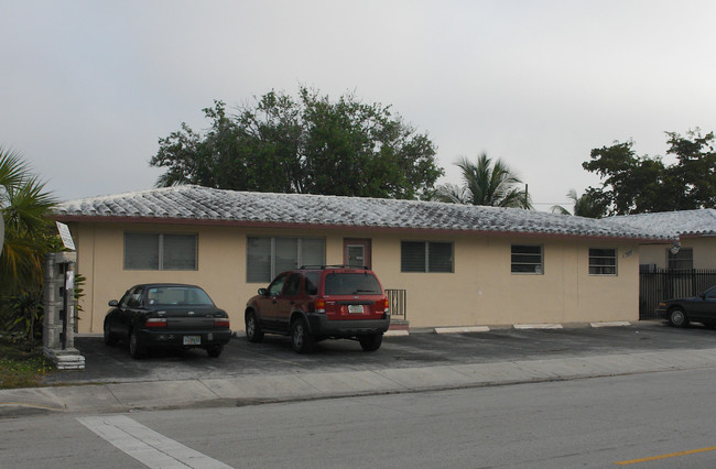 Palms at Young Circle in Hollywood, FL - Building Photo - Building Photo