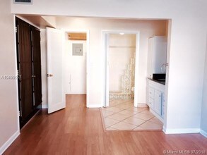 236 Castlewood Dr-Unit -104 in North Palm Beach, FL - Building Photo - Building Photo