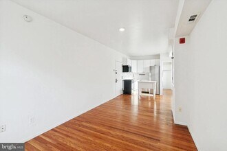 319 S 10th St in Philadelphia, PA - Foto de edificio - Building Photo