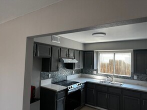 322 Decatur St in Bakersfield, CA - Building Photo - Building Photo
