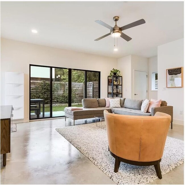 property at 2101 Montopolis Dr