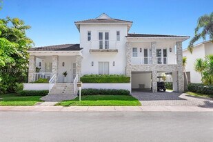 689 Glenridge Rd in Key Biscayne, FL - Building Photo