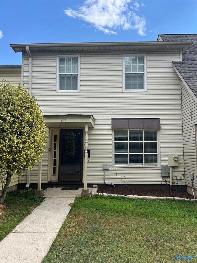 317 Chateau Dr SW