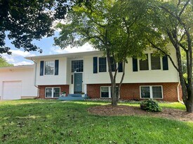 4813 Twinbrook Rd in Fairfax, VA - Building Photo