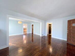 405 Crescent Blvd in Hutchinson, KS - Building Photo - Building Photo