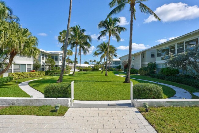 320 S Ocean Blvd in Delray Beach, FL - Building Photo - Building Photo