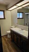 884 S Mark St in Tulare, CA - Building Photo - Building Photo