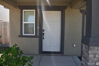 736 Athena Dr in Merced, CA - Building Photo - Building Photo