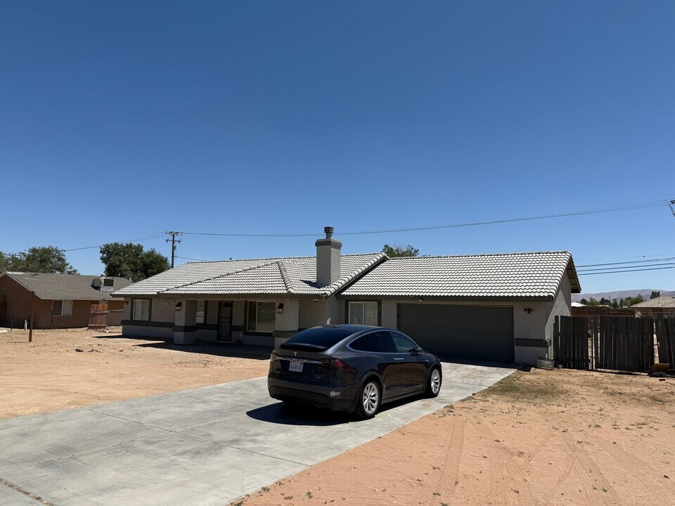 15635 Wanaque Rd in Apple Valley, CA - Building Photo