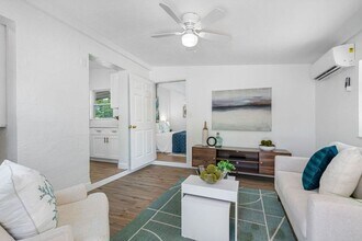 151 40th Ave SE in St. Petersburg, FL - Foto de edificio - Building Photo