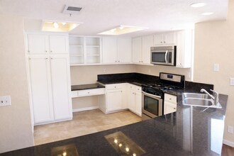 2360 Dusk Dr in San Diego, CA - Building Photo - Building Photo