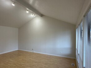 7134 SW 182nd Ave in Beaverton, OR - Building Photo - Building Photo