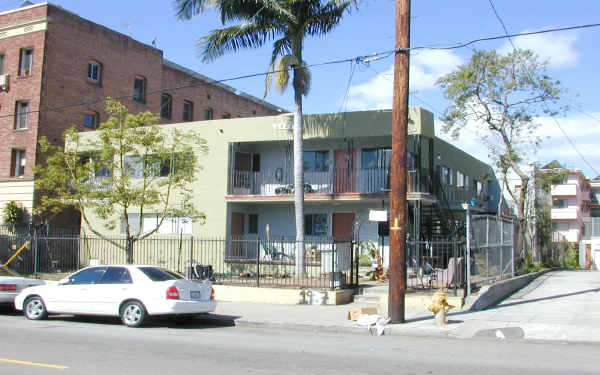 1937 N Bronson Ave in Los Angeles, CA - Building Photo