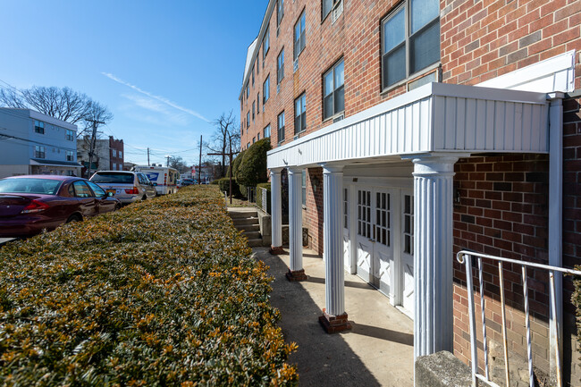 180 Halstead Ave in Harrison, NY - Building Photo - Building Photo