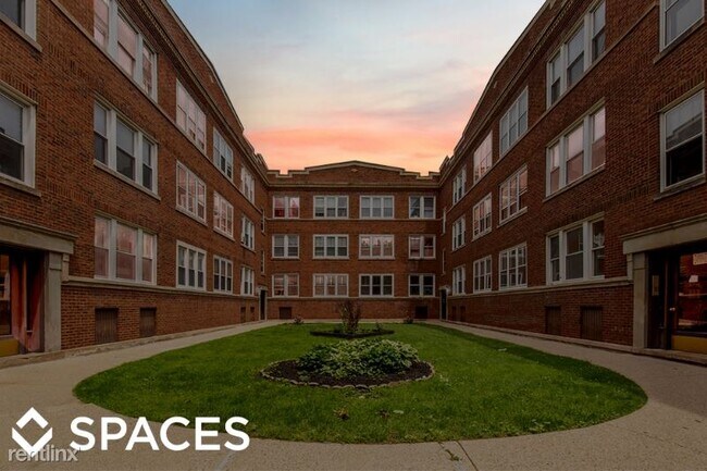 2104 W Birchwood Ave in Chicago, IL - Foto de edificio - Building Photo