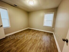 1074 E Walthal Cir in Memphis, TN - Building Photo - Building Photo