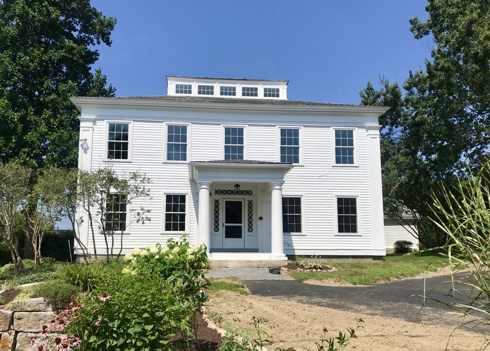 46 Hopkins Ln, Unit 1A in South Kingstown, RI - Building Photo