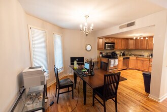 429 W Grant Pl in Chicago, IL - Building Photo - Building Photo