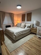 229 E 237th St, Unit First floor unit in Bronx, NY - Foto de edificio - Building Photo