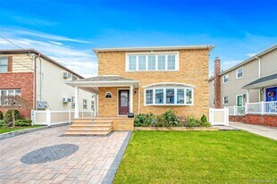 22 Sandalwood Ave in Valley Stream, NY - Building Photo