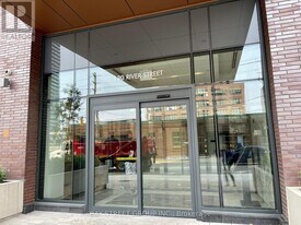 130 River St in Toronto, ON - Building Photo