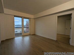 55 Brighton Ave, Unit 204 in Boston, MA - Building Photo - Building Photo