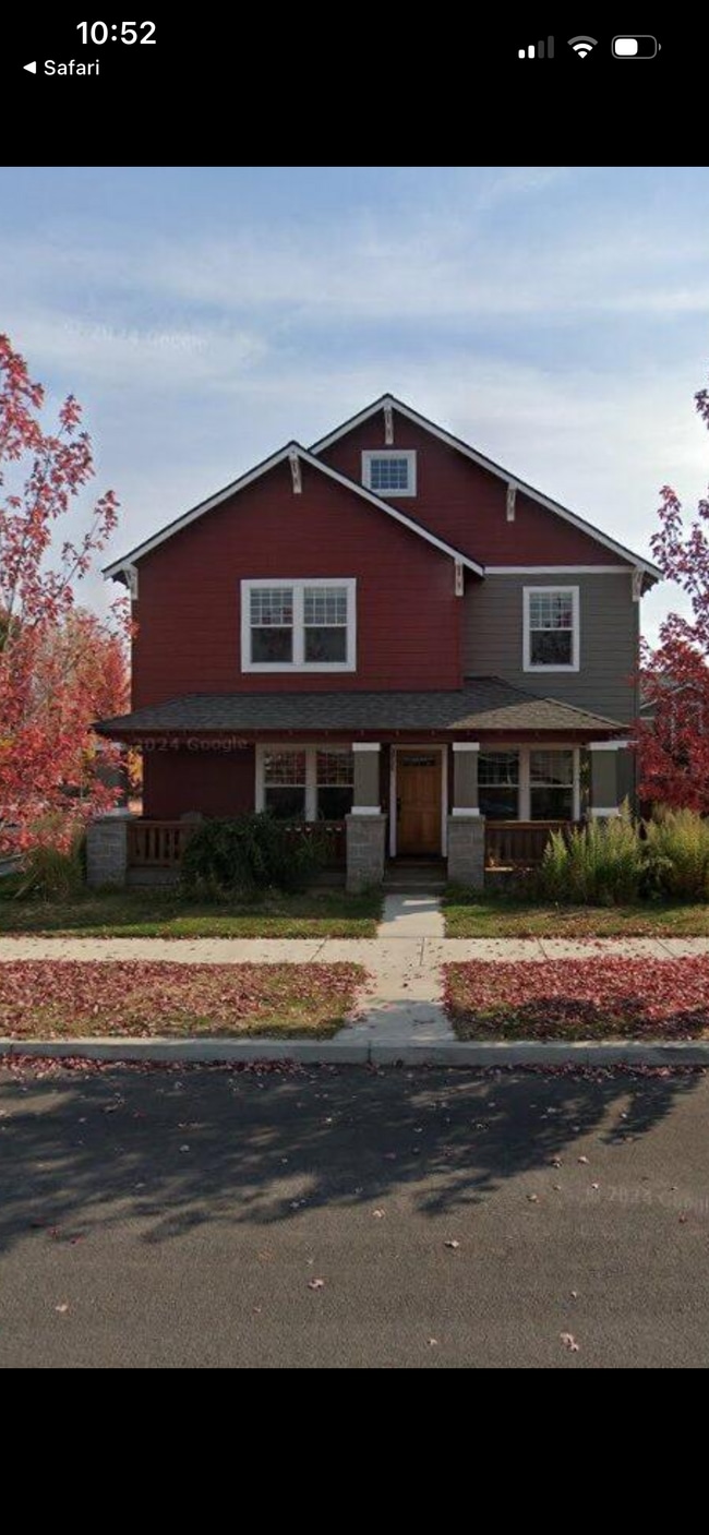 property at 2728 NE Black Oak Pl